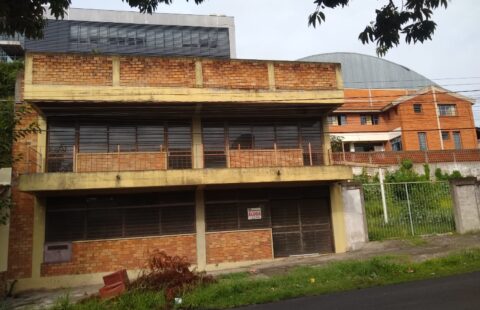 Centro Rua Thomaz Albornoz n° 749 esquina rua dos Andradas