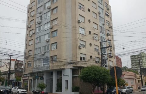 Centro  Edifício Chamberly –  Rua Hugolino Andrade 280 ap 401, esquina  Rua Vasco Alves
